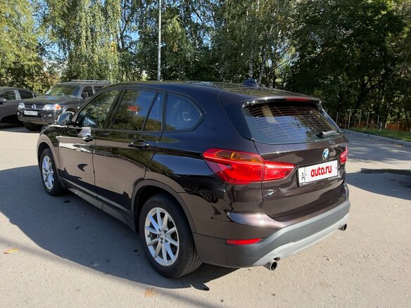 2017 BMW X1 20i xDrive II (F48), коричневый, 2750000 рублей - вид 2