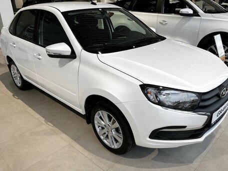 2026 Lada (ВАЗ) Granta I Рестайлинг, белый, 987000 рублей, вид 2