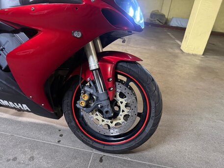 2005 Yamaha YZF-R1, красный, 600000 рублей, вид 3