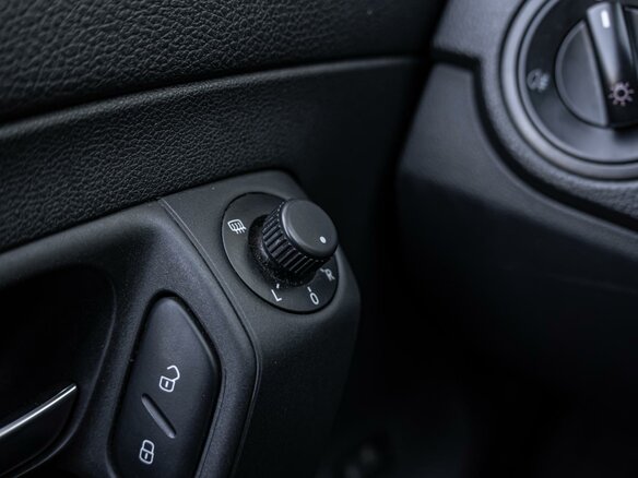 2019 Volkswagen Polo V Рестайлинг, красный, 1450000 рублей - вид 18