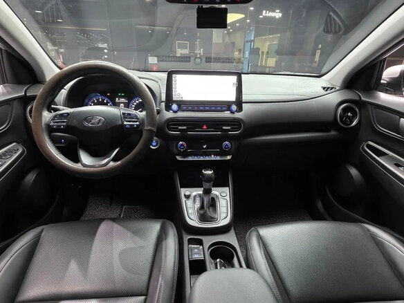2022 Hyundai Kona I Рестайлинг, серебристый, 1792400 рублей - вид 5