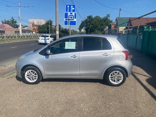 2005 Toyota Vitz II (XP90), серебристый, 460000 рублей, вид 3