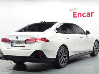 2023 BMW 5 серии 520i VIII (G60/G61/G68), белый, 5700000 рублей, вид 3