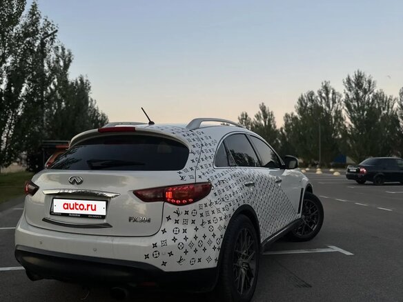 2012 Infiniti FX30d II (S51) Рестайлинг, белый, 1700000 рублей - вид 3