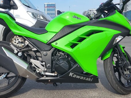 2014 Kawasaki Ninja 300, зелёный, 420000 рублей, вид 3