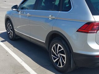 2018 Volkswagen Tiguan II, серебристый, 2750000 рублей, вид 3