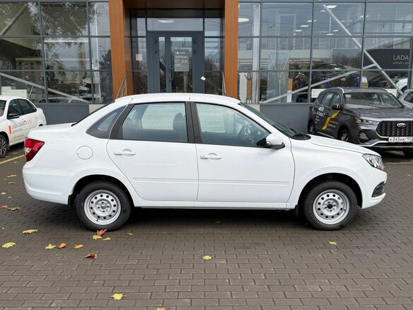 2026 Lada (ВАЗ) Granta I Рестайлинг, белый, 1063000 рублей - вид 3