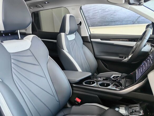 2026 Geely Atlas II, серебристый - вид 16