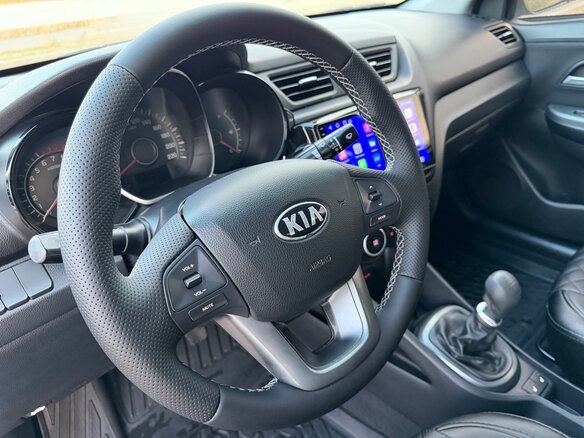 2013 Kia Rio 5-speed III, синий, 900000 рублей - вид 24