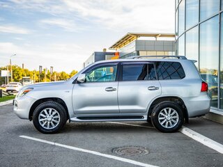 2010 Lexus LX 570 III, серебристый, 2650000 рублей, вид 4
