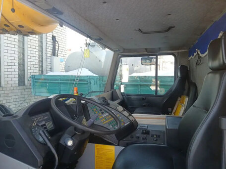 2001 Liebherr LTM краны с телескопической стрелой, жёлтый, 70000000 рублей, вид 4