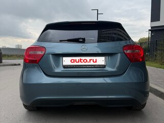 2014 Mercedes-Benz A-Класс 180 III (W176), синий, 1400000 рублей, вид 3