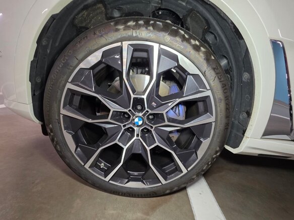 2024 BMW X7 40i I (G07) Рестайлинг, белый - вид 5