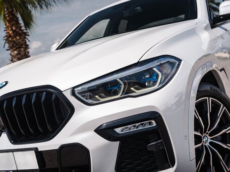 2020 BMW X6 40i III (G06), белый, 7499900 рублей, вид 1
