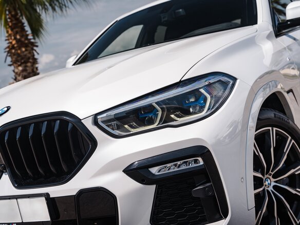 2020 BMW X6 40i III (G06), белый, 7499900 рублей