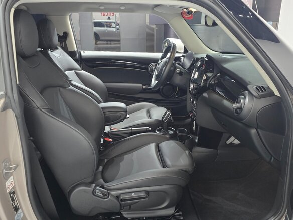 2022 Mini Hatch Cooper III (F55/F56) Рестайлинг 2, серый, 1927000 рублей - вид 7