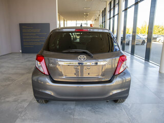 2013 Toyota Vitz III (XP130), серый, 950000 рублей, вид 5