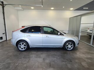 2011 Ford Focus II Рестайлинг, серебристый, 496000 рублей, вид 4