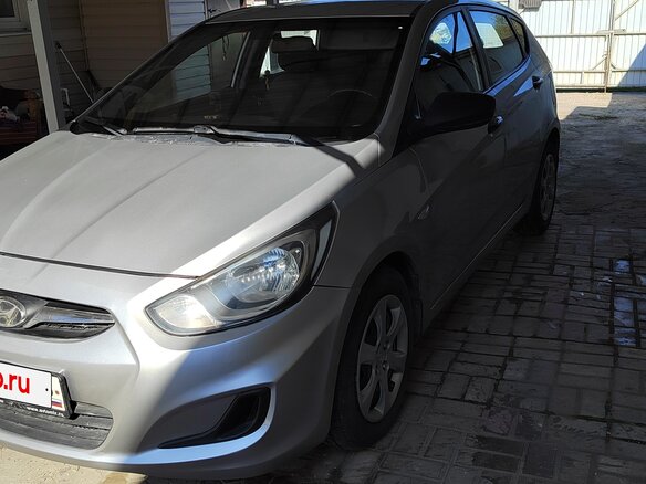 2012 Hyundai Solaris I, серый, 780000 рублей - вид 2