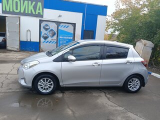2017 Toyota Vitz III (XP130) Рестайлинг, серебристый, 860000 рублей, вид 4