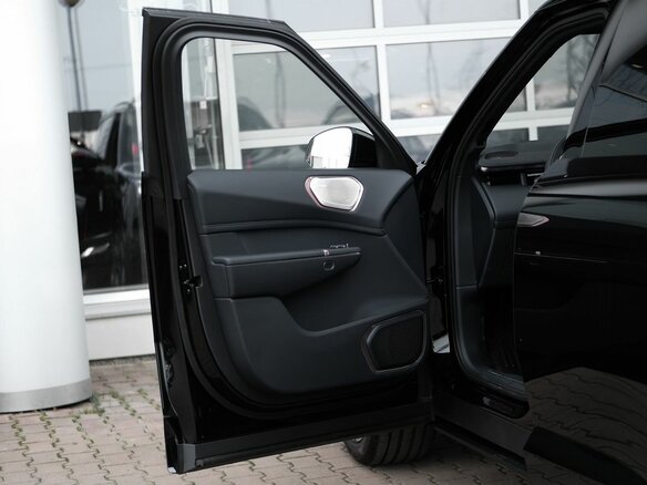 2026 Lynk & Co 900, чёрный - вид 13