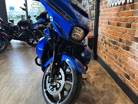2025 Harley-Davidson Street Glide Ultra, чёрный, 4150000 рублей, вид 4