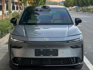 2025 Toyota bZ3X 58.3 kWh, серебристый, 2940000 рублей, вид 4