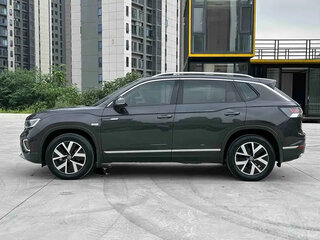 2022 Volkswagen Tayron I, серый, 1888025 рублей, вид 4