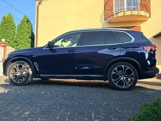 2022 BMW X5 45e IV (G05/G18), синий, 8650000 рублей, вид 5