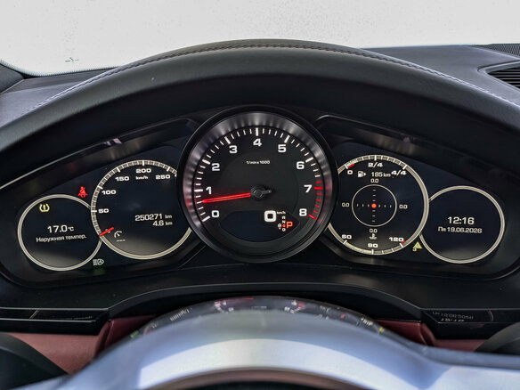 2018 Porsche Cayenne III, чёрный - вид 16