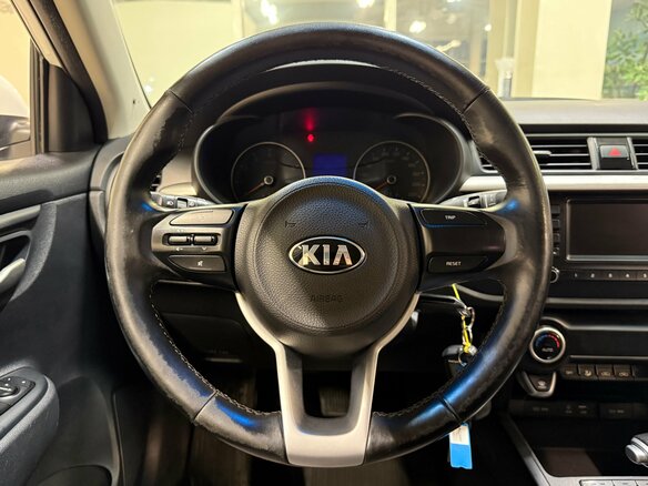 2017 Kia Rio IV, белый, 1360000 рублей - вид 6