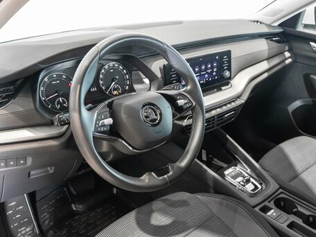 2021 Skoda Octavia IV (A8), белый, 2300854 рублей, вид 5