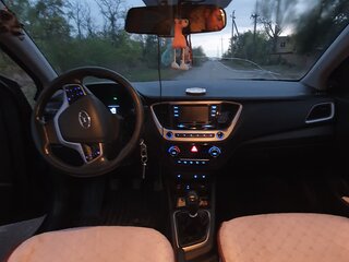 2017 Hyundai Solaris II, чёрный, 1220000 рублей, вид 4