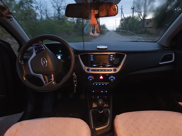 2017 Hyundai Solaris II, чёрный, 1220000 рублей - вид 3