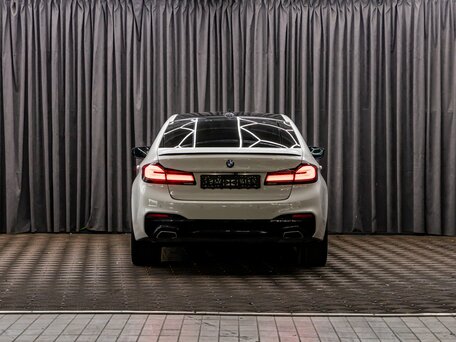 2019 BMW 5 серии 520i VII (G30/G31/G38), белый, 2995000 рублей, вид 5