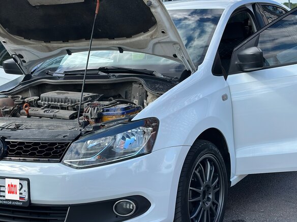 2010 Volkswagen Polo V, белый - вид 1