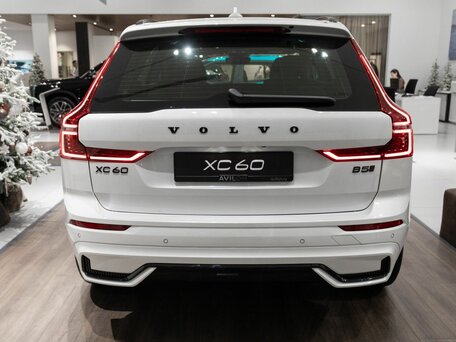 2025 Volvo XC60 II Рестайлинг 2, белый, 8719555 рублей, вид 4