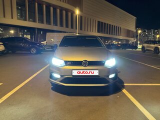2017 Volkswagen Polo V Рестайлинг, серебристый, 1300000 рублей, вид 3