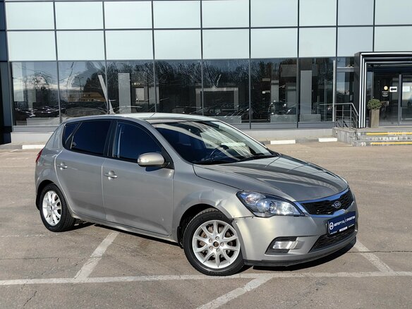 2010 Kia Ceed I Рестайлинг, серебристый, 620000 рублей