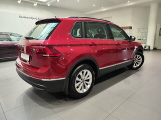 2021 Volkswagen Tiguan II Рестайлинг, красный, 2589000 рублей, вид 4