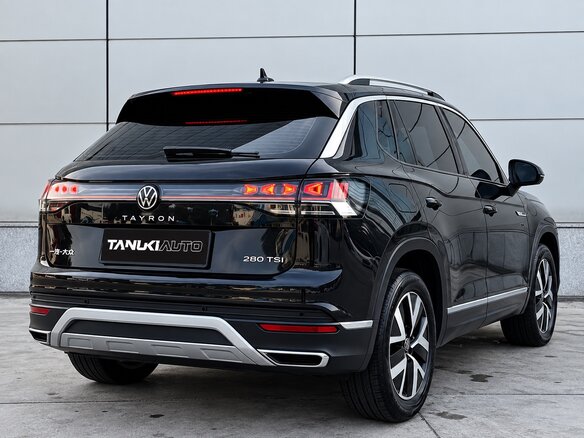 2023 Volkswagen Tayron I Рестайлинг, чёрный, 2400007 рублей - вид 3