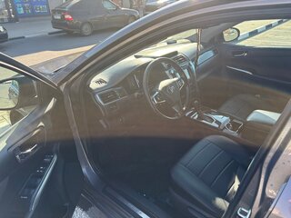 2016 Toyota Camry VII (XV50) Рестайлинг, серый, 1860000 рублей, вид 2