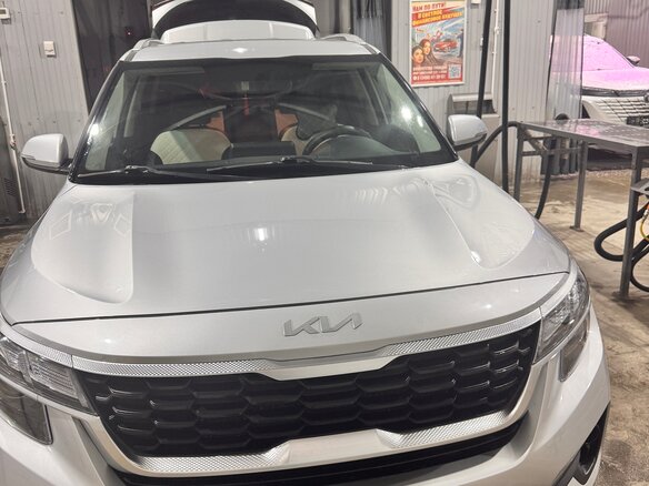 2021 Kia Seltos I, серебристый, 2650000 рублей - вид 2