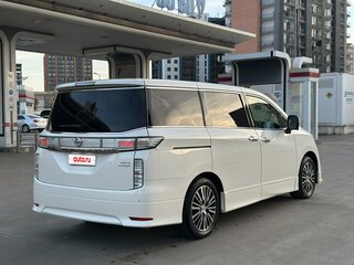2018 Nissan Elgrand III (E52) Рестайлинг, белый, 2850000 рублей, вид 4
