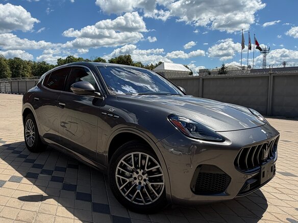 2023 Maserati Grecale GT, серый, 6970000 рублей - вид 3