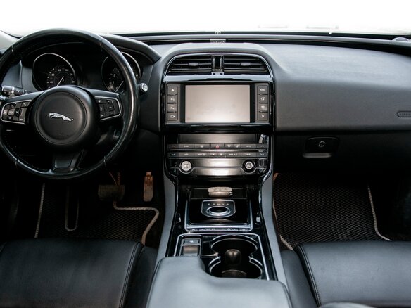 2016 Jaguar XE EcoBoost I, белый, 1800000 рублей - вид 24