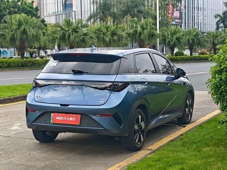 2025 BYD Dolphin 45.12 kWh I Рестайлинг, голубой, 1510000 рублей, вид 4