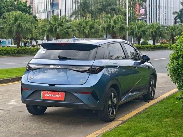 2025 BYD Dolphin 45.12 kWh I Рестайлинг, голубой, 1510000 рублей - вид 3