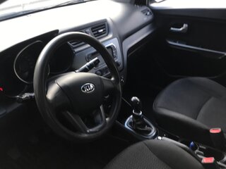 2014 Kia Rio 5-speed III, серебристый, 1090000 рублей, вид 4