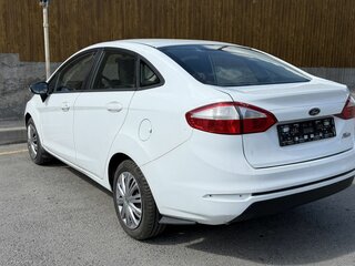 2015 Ford Fiesta Mk6 Рестайлинг, белый, 700000 рублей, вид 4